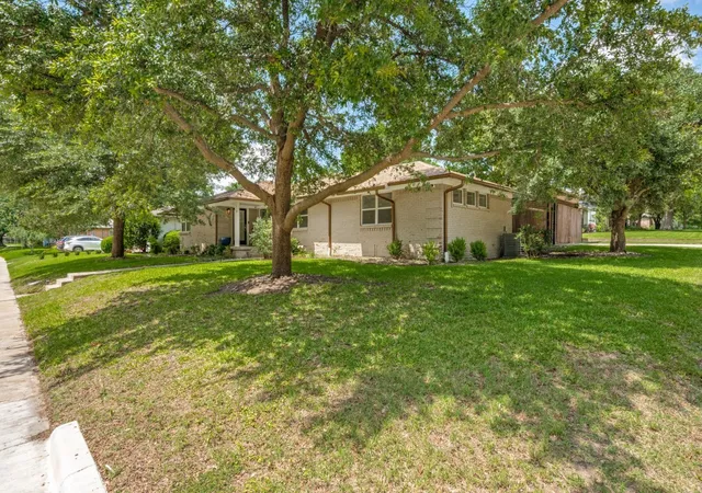 Photo 2 of Single family home for sale at 6632 Ridgemont Dr, Dallas, TX 75214 | MLS# 21295825 | Listing updated on 2026-09-13