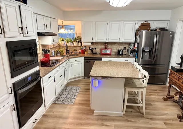 Photo 4 of Sale Pending at 7 Salida Dr, Roanoke, TX 76262 | MLS# 21299821 | Listing updated on 2026-07-29