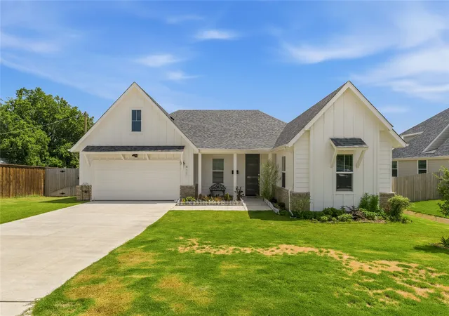 Photo 1 of Single family home for sale at 411 W Harwood Rd, Euless, TX 76039 | MLS# 21299439 | Listing updated on 2026-07-28