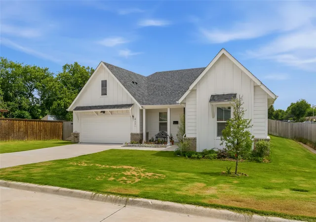 Photo 2 of Single family home for sale at 411 W Harwood Rd, Euless, TX 76039 | MLS# 21299439 | Listing updated on 2026-07-28
