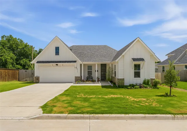 Photo 2 of Single family home for sale at 411 W Harwood Rd, Euless, TX 76039 | MLS# 21299439 | Listing updated on 2026-07-28