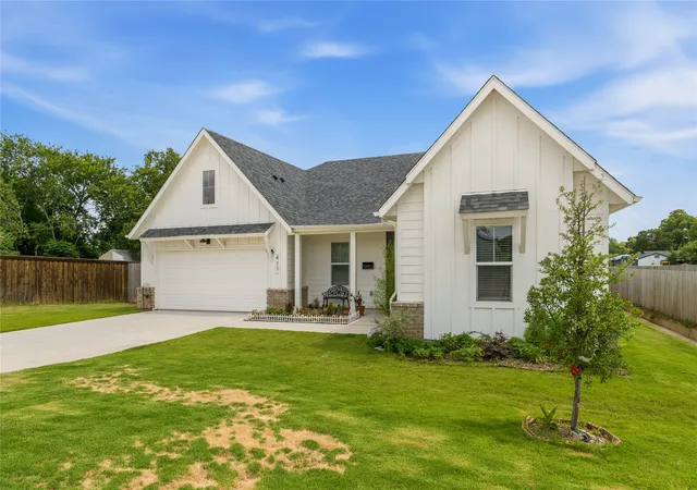 Photo 3 of Single family home for sale at 411 W Harwood Rd, Euless, TX 76039 | MLS# 21299439 | Listing updated on 2026-07-28