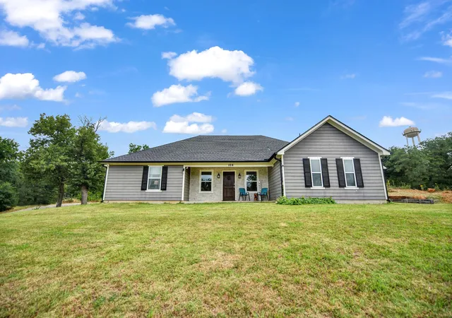 Photo 3 of Single family home for sale at 104 Turkey Creek Rd, Mineral Wells, TX 76067 | MLS# 21298524 | Listing updated on 2026-08-31
