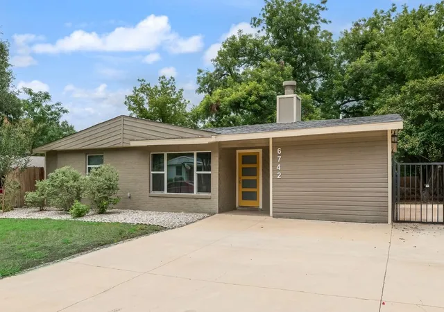 Photo 2 of Single family home for sale at 6742 Hialeah Dr, Dallas, TX 75214 | MLS# 21296473 | Listing updated on 2026-09-14