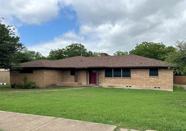 Photo 1 of Single family home for sale at 1315 Willow Creek Dr, Lancaster, TX 75146 | MLS# 21299910 | Listing updated on 2026-08-02