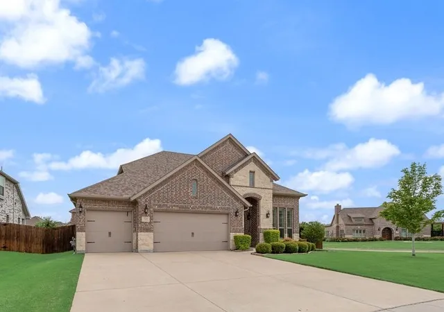Photo 3 of Single family home for sale at 516 W North Creek Dr, Sherman, TX 75092 | MLS# 21298195 | Listing updated on 2026-09-10