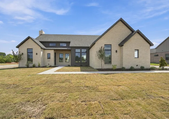 Photo 1 of Single family home for sale at 6040 Lindenwood Dr, Midlothian, TX 76065 | MLS# 21297471 | Listing updated on 2026-10-06