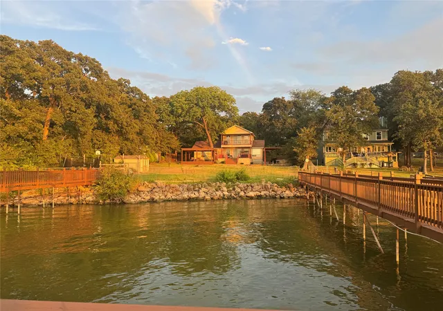 Photo 1 of Single family home for sale at 10040 Brinwood Dr, Wills Point, TX 75169 | MLS# 21290321 | Listing updated on 2026-09-28