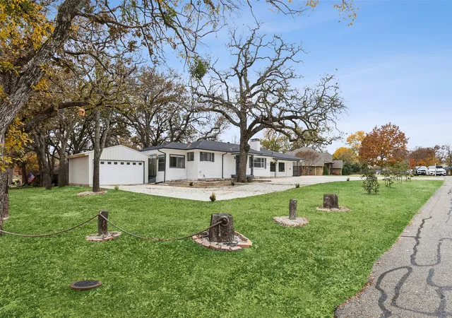 Photo 4 of Single family home for sale at 102 Woodland Dr, Lewisville, TX 75077 | MLS# 21297182 | Listing updated on 2026-07-30