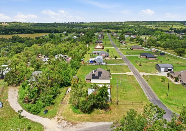 Photo 3 of Single family home for sale at 101 Hampton Ln, Springtown, TX 76082 | MLS# 21287353 | Listing updated on 2026-09-08