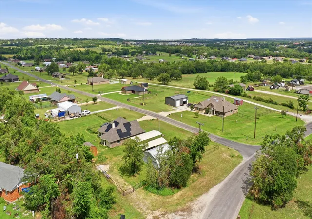 Photo 3 of Single family home for sale at 101 Hampton Ln, Springtown, TX 76082 | MLS# 21287353 | Listing updated on 2026-09-08