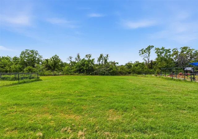 Photo 4 of Single family home for sale at 101 Hampton Ln, Springtown, TX 76082 | MLS# 21287353 | Listing updated on 2026-09-08