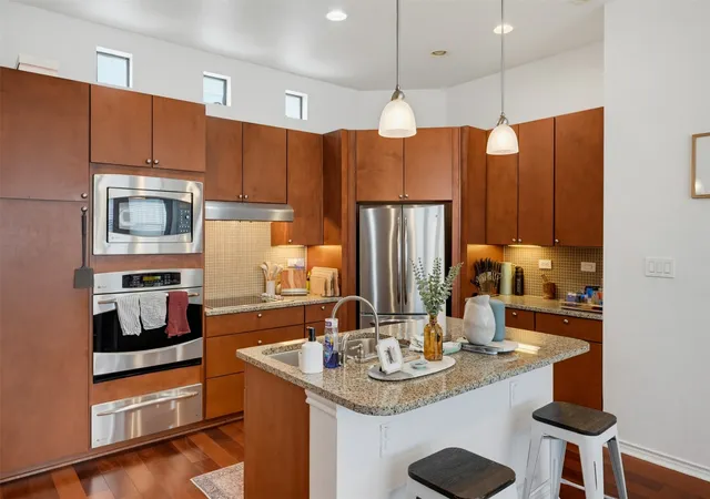 Photo 3 of Condo for sale at 1201 Beaconsfield Ln #109, Arlington, TX 76011 | MLS# 21299582 | Listing updated on 2026-09-18