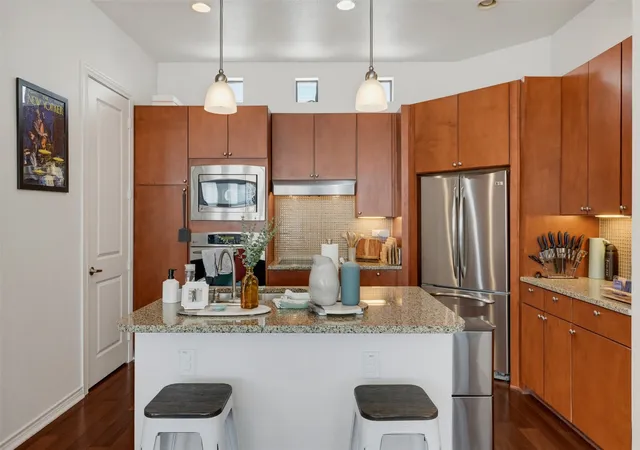Listing Photo 4 - Condo for sale in building located at 1201 Beaconsfield Ln, Arlington, TX 76011 - Unit #109