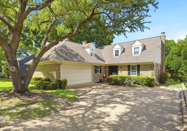 Photo 3 of Sale Pending at 204 Sovereign Ct, Rockwall, TX 75032 | MLS# 21296699 | Listing updated on 2026-09-11