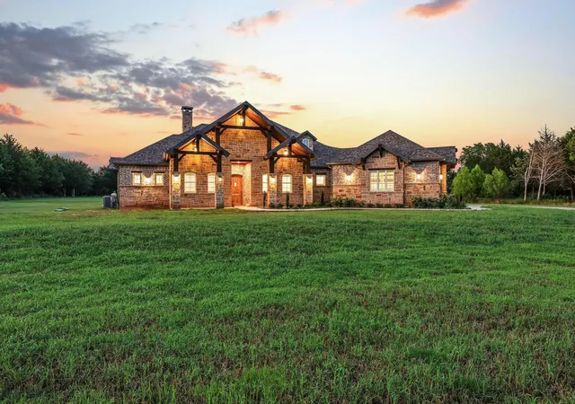 Photo 1 of Single family home for sale at 231 Geis Dr, Pottsboro, TX 75076 | MLS# 21298215 | Listing updated on 2026-10-07