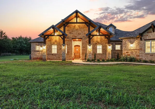 Photo 3 of Single family home for sale at 231 Geis Dr, Pottsboro, TX 75076 | MLS# 21298215 | Listing updated on 2026-10-07