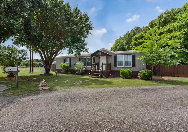 Photo 2 of Manufactured home for sale at 5800 Archery Ct, Granbury, TX 76048 | MLS# 21298831 | Listing updated on 2026-09-09