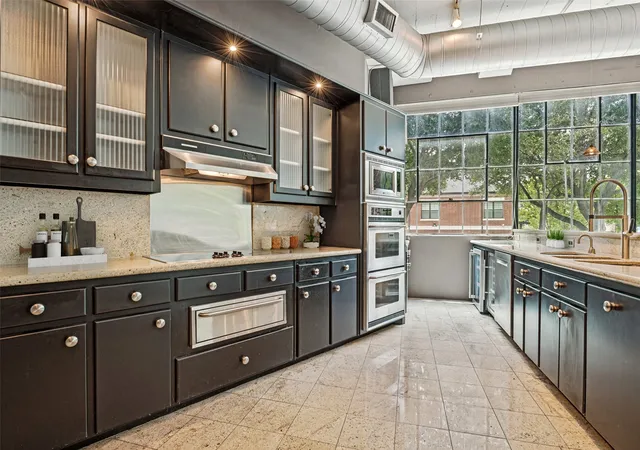 Photo 2 of Condo for sale at 2220 Canton St #101, Dallas, TX 75201 | MLS# 21277693 | Listing updated on 2026-09-10