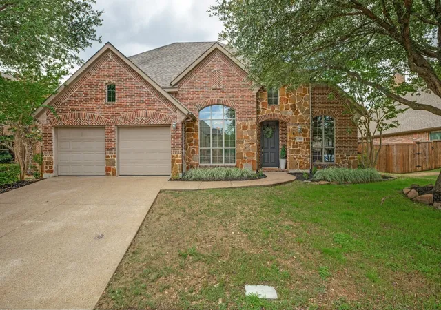 Photo 2 of Sale Pending at 1001 Thornapple Dr, Mc Kinney, TX 75071 | MLS# 21300115 | Listing updated on 2026-09-14