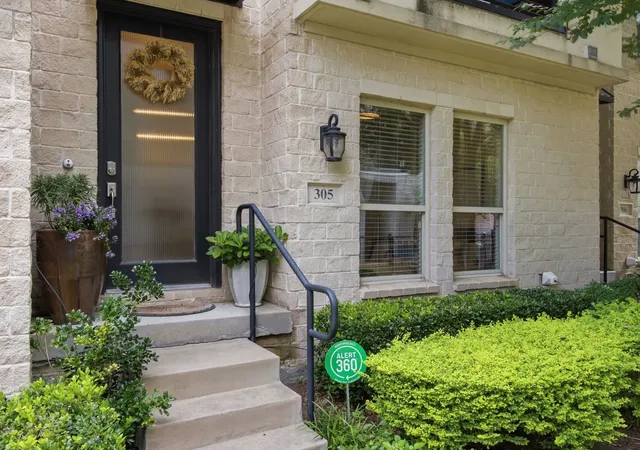 Photo 3 of Condo for sale at 7333 Valley View Ln #305, Dallas, TX 75240 | MLS# 21297144 | Listing updated on 2026-10-07