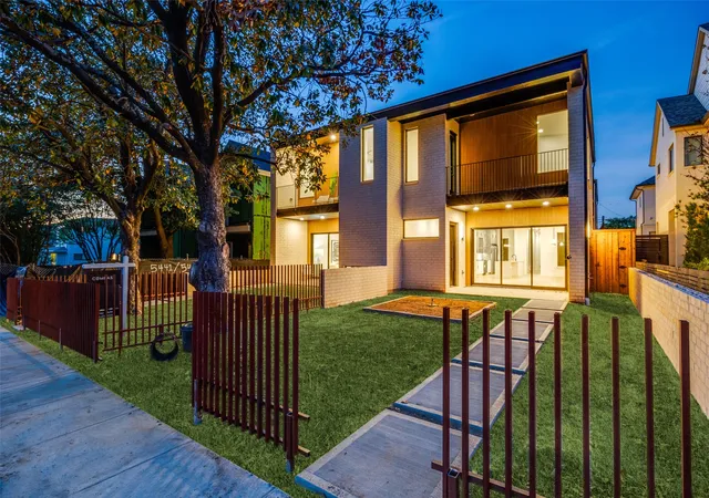 Photo 2 of Sale Pending at 5441 Ellsworth, Dallas, TX 75206 | MLS# 21299050 | Listing updated on 2026-10-20