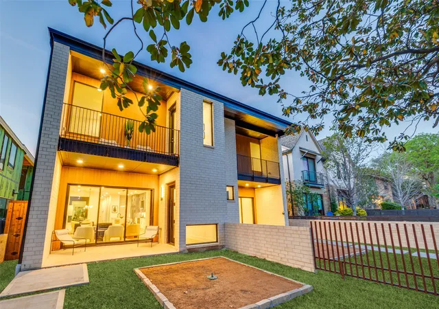 Photo 3 of Sale Pending at 5441 Ellsworth, Dallas, TX 75206 | MLS# 21299050 | Listing updated on 2026-10-20