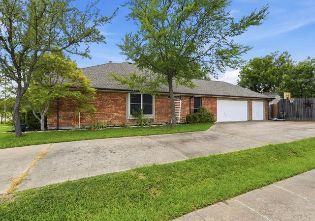 Photo 2 of Single family home for sale at 8201 Evening Star, Rowlett, TX 75089 | MLS# 21299683 | Listing updated on 2026-09-11