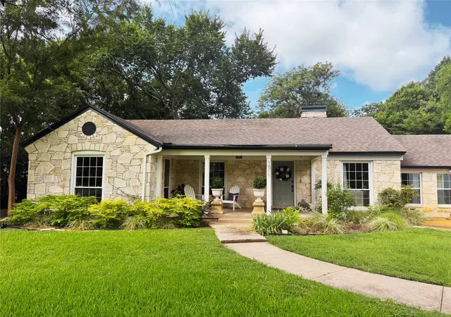 Photo 3 of Sale Pending at 1511 Verano Dr, Dallas, TX 75218 | MLS# 21300139 | Listing updated on 2026-09-08