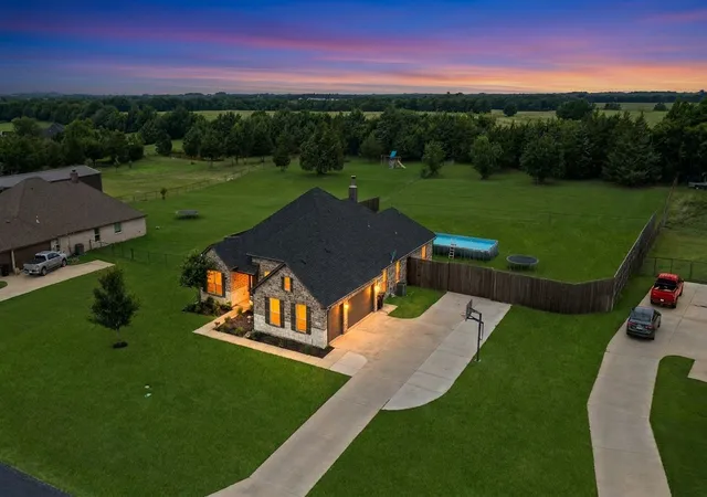 Photo 2 of Single family home for sale at 1089 Emilia Dr, Farmersville, TX 75442 | MLS# 21297028 | Listing updated on 2026-09-14