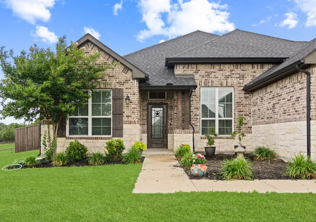 Photo 3 of Single family home for sale at 1089 Emilia Dr, Farmersville, TX 75442 | MLS# 21297028 | Listing updated on 2026-09-14