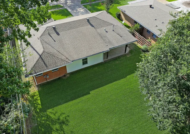 Photo 3 of Single family home for sale at 709 Robards St, Shreveport, LA 71105 | MLS# 21282839 | Listing updated on 2026-09-15