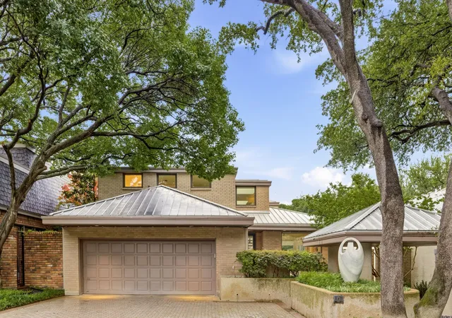 Photo 1 of Sale Pending at 9 Hallshire Ct, Dallas, TX 75225 | MLS# 21255474 | Listing updated on 2026-09-12