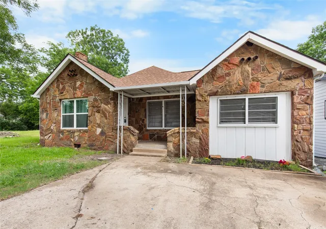 Photo 2 of Single family home for sale at 1211 N Harrison Ave, Sherman, TX 75090 | MLS# 21300985 | Listing updated on 2026-09-14