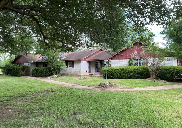 Photo 1 of Single family home for sale at 416 Fort Bend Dr, Wallis, TX 77485 | MLS# 21301000 | Listing updated on 2026-09-10