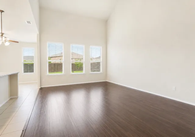Photo 4 of Single family home for sale at 802 Swan Ridge Dr, Sherman, TX 75092 | MLS# 21299486 | Listing updated on 2026-09-14