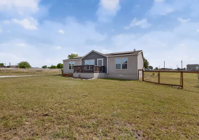 Photo 3 of Manufactured home for sale at 115 Vinall Cir, Decatur, TX 76234 | MLS# 21299987 | Listing updated on 2026-09-09