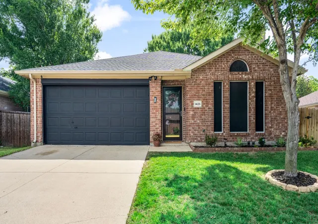 Photo 1 of Sale Pending at 1425 Turtle Cove Dr, Little Elm, TX 75068 | MLS# 21297016 | Listing updated on 2026-09-11
