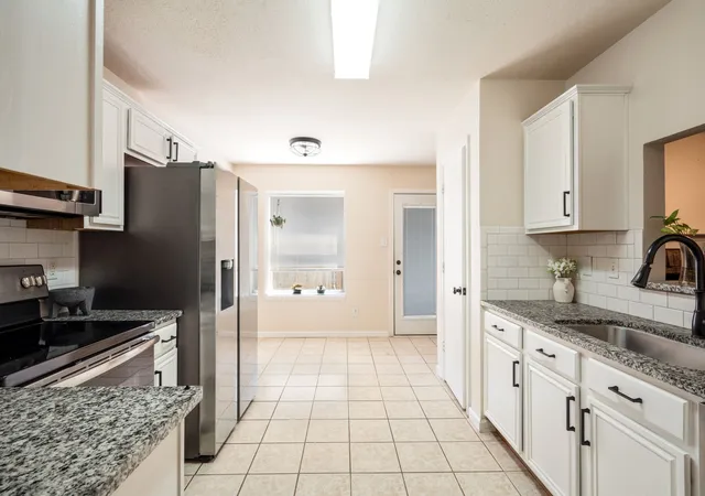 Photo 3 of Sale Pending at 1425 Turtle Cove Dr, Little Elm, TX 75068 | MLS# 21297016 | Listing updated on 2026-09-11