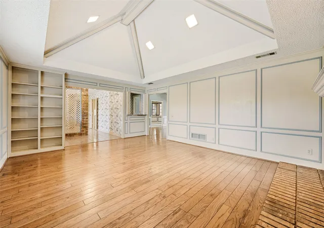 Photo 4 of Sale Pending at 10931 Marsh Ln, Dallas, TX 75229 | MLS# 21300779 | Listing updated on 2026-09-14