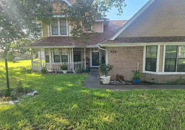 Photo 1 of Single family home for sale at 225 Linney Ln, Beeville, TX 78102 | MLS# 21301159 | Listing updated on 2026-09-14
