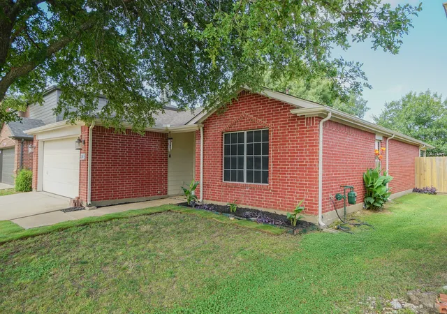 Photo 2 of Sale Pending at 203 Grassy Creek Dr, Wylie, TX 75098 | MLS# 21301064 | Listing updated on 2026-09-14