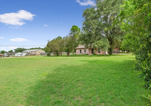 Photo 3 of Sale Pending at 1084 Speegle Rd, Woodway, TX 76712 | MLS# 21297979 | Listing updated on 2026-09-10