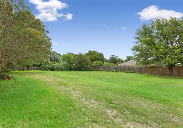 Photo 3 of Sale Pending at 1084 Speegle Rd, Woodway, TX 76712 | MLS# 21297979 | Listing updated on 2026-09-10