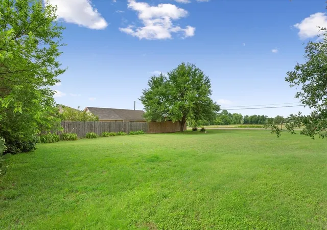 Photo 4 of Sale Pending at 1084 Speegle Rd, Woodway, TX 76712 | MLS# 21297979 | Listing updated on 2026-09-10