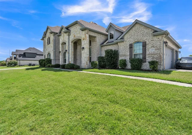 Photo 2 of Single family home for sale at 231 Berkeley Dr, Waxahachie, TX 75167 | MLS# 21301009 | Listing updated on 2026-09-26
