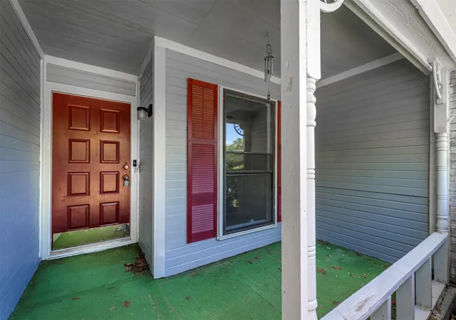 Photo 2 of Sale Pending at 617 Rolling Ridge Ct, Azle, TX 76020 | MLS# 21299087 | Listing updated on 2026-09-10