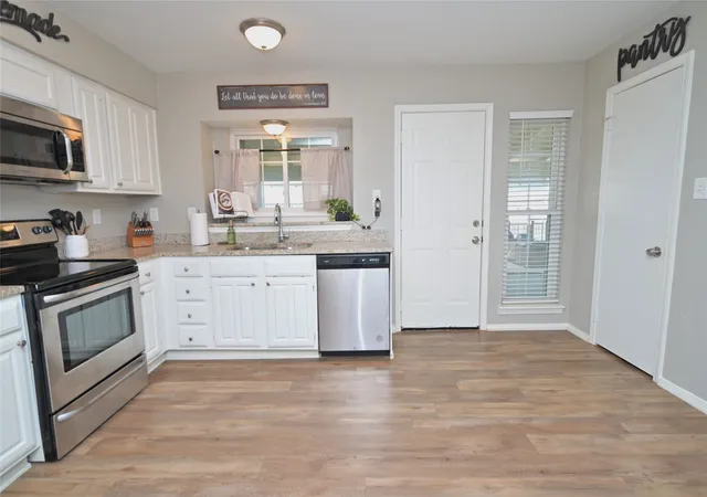 Photo 4 of Sale Pending at 3409 Forest Creek Dr, Fort Worth, TX 76123 | MLS# 21301106 | Listing updated on 2026-09-11