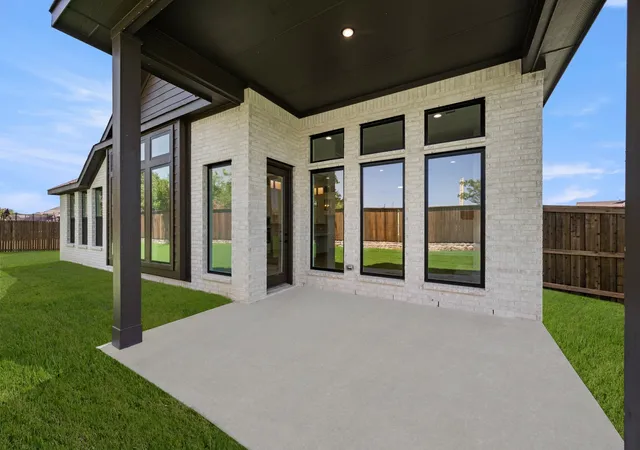 Photo 4 of Single family home for sale at 116 Calf Ln, Midlothian, TX 76065 | MLS# 21301452 | Listing updated on 2026-10-01