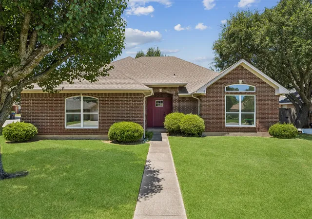 Photo 1 of Single family home for sale at 216 Point Cir, Pilot Point, TX 76258 | MLS# 21299550 | Listing updated on 2026-10-06